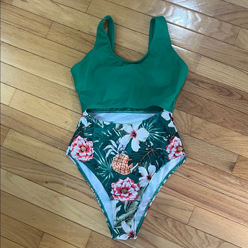 🌸3 for $10 SHEIN Green Floral One-Piece Swimsuit